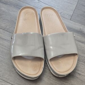 UGG Jane Patent Nude Slide Sandal Womens Size 9 Casual Vacation Beach Pool